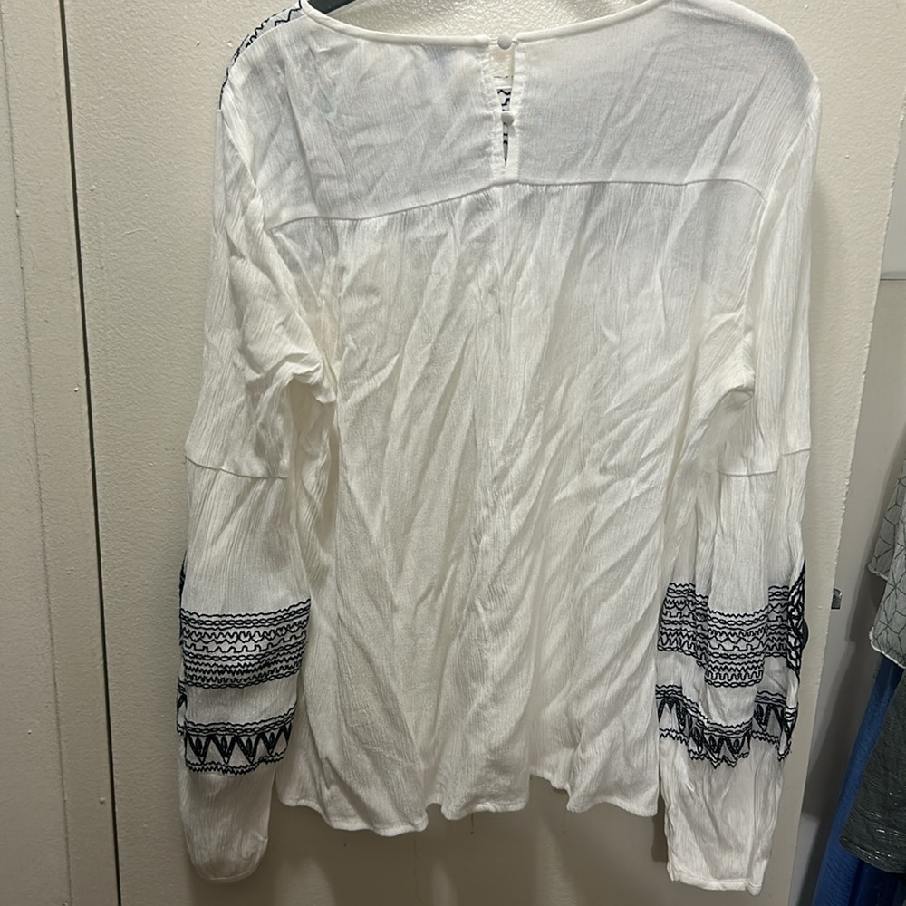 Embroidered Blouse - Picture 5 of 8